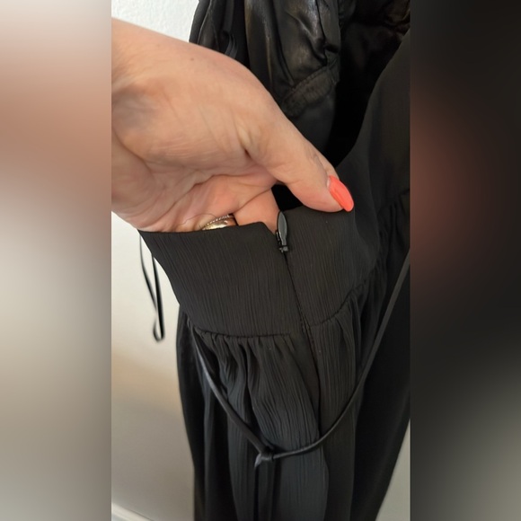 Halter dress - Picture 2 of 5